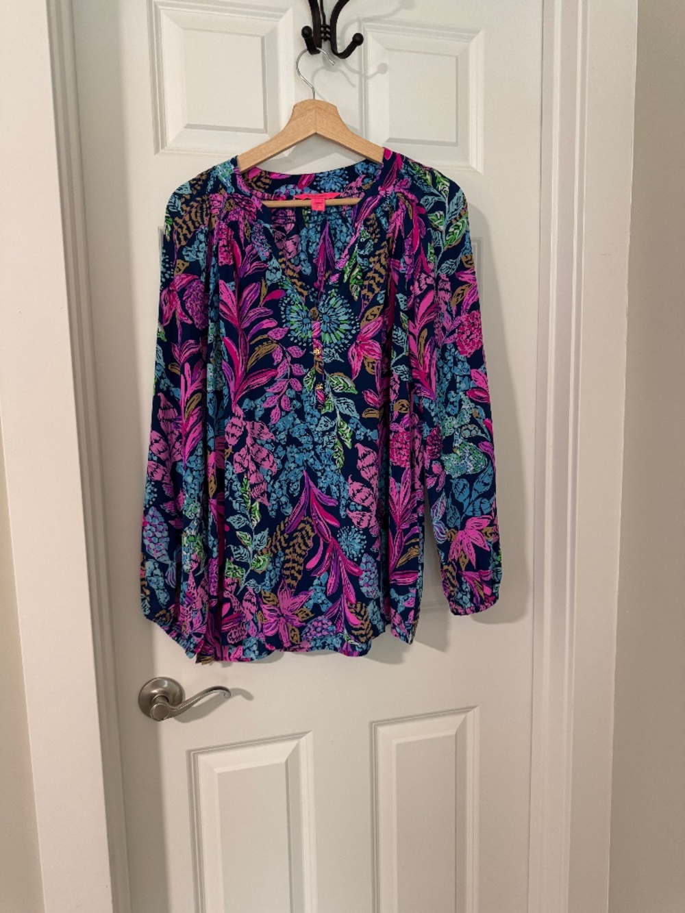 Lilly Pulitzer EUC Elsa 100% silk top large in Aegean Navy Calypso